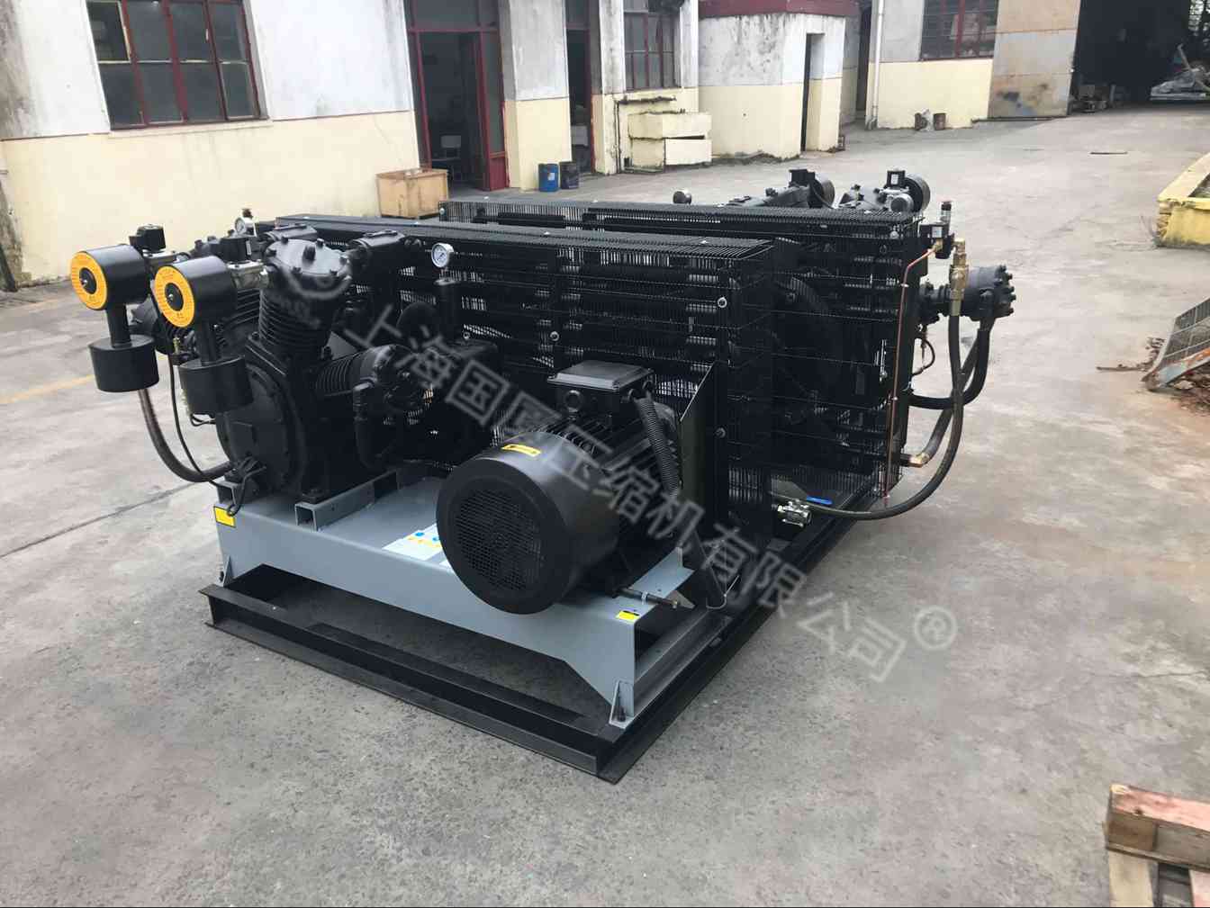 GS-2.2/20中壓吹瓶空壓機