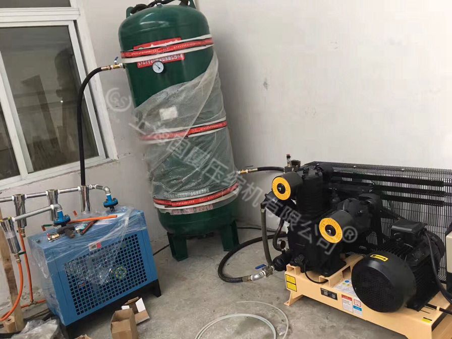 GS-2.2/20中壓吹瓶空壓機